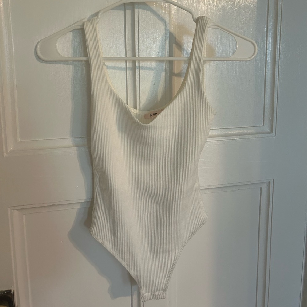 I am selling a white bodysuit from Mi Ami.
